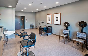 Beauty salon1